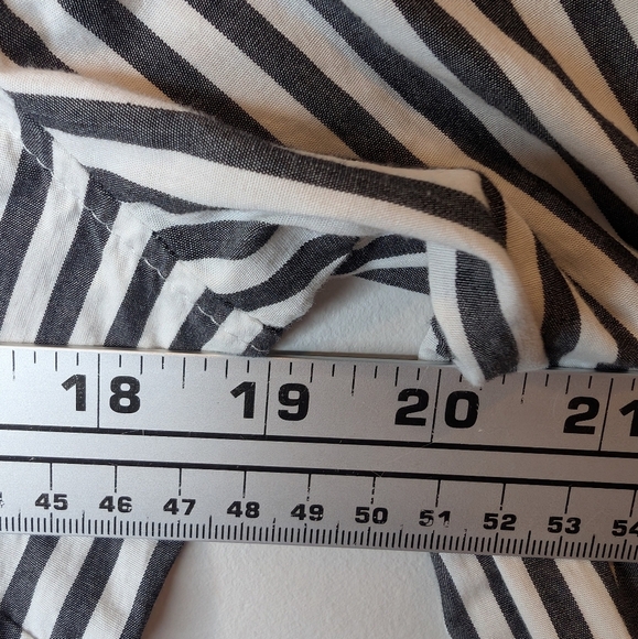 Banana Republic Black & White Striped Button Down Tailored Fit Flare Wrist Sz 6 - Picture 7 of 8